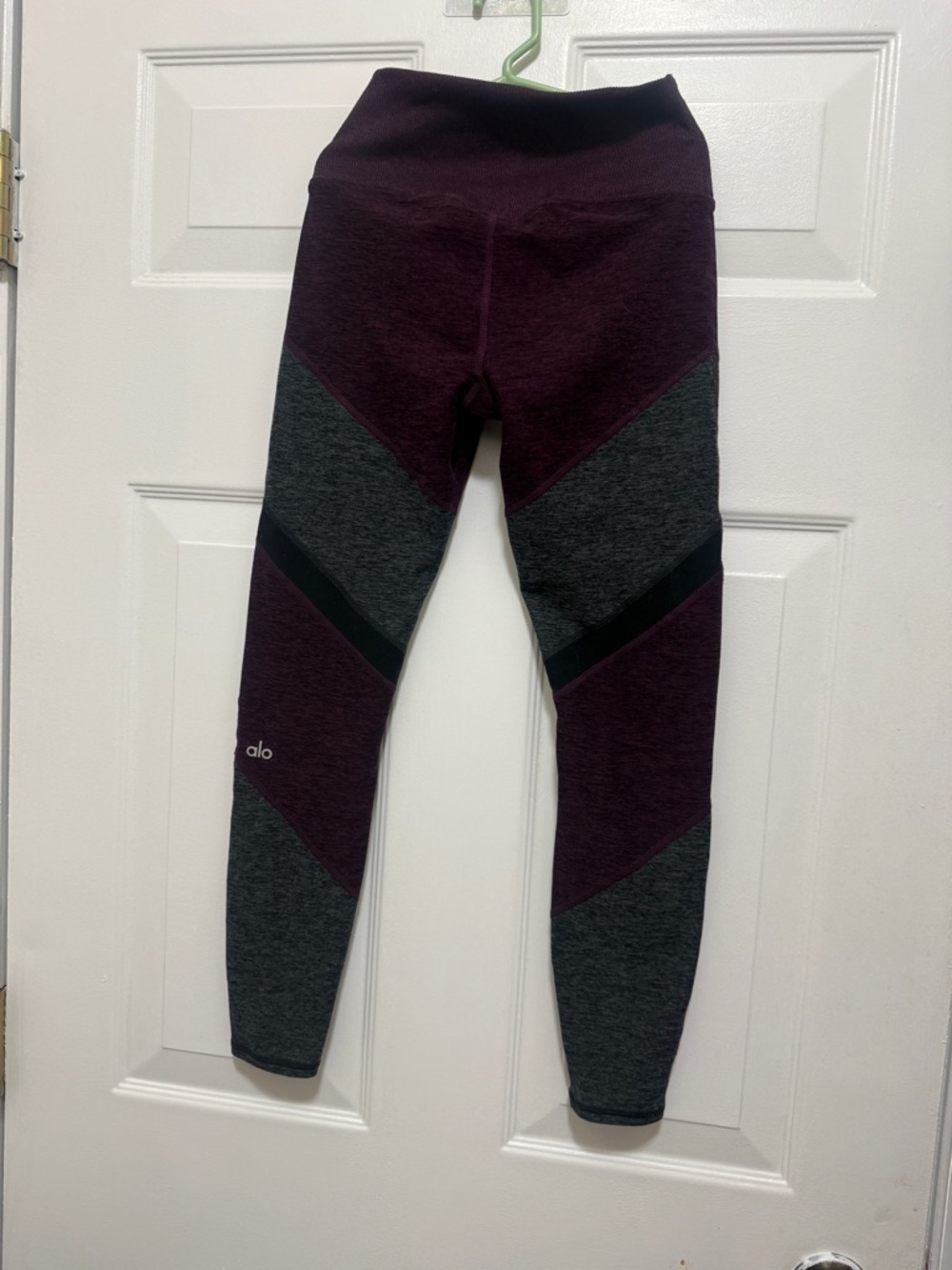 ALO Yoga women XXS Colorblock Leggings in Plum, gray  & Black